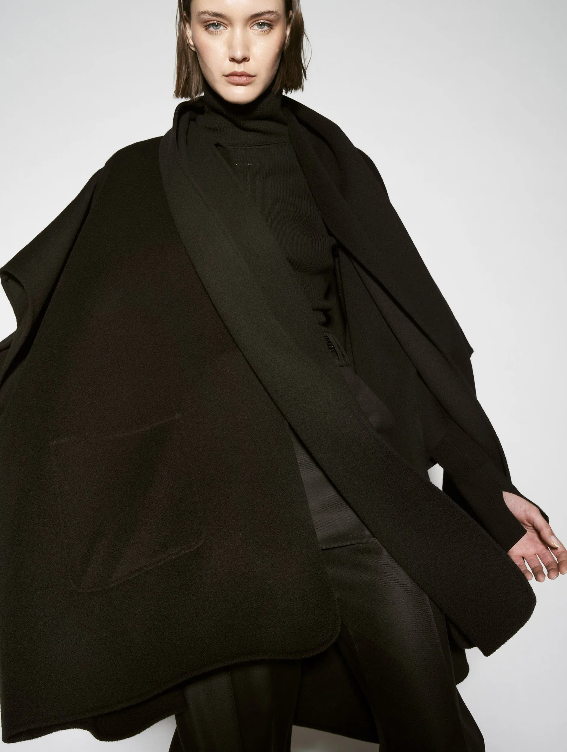 Cape en laine double face noire