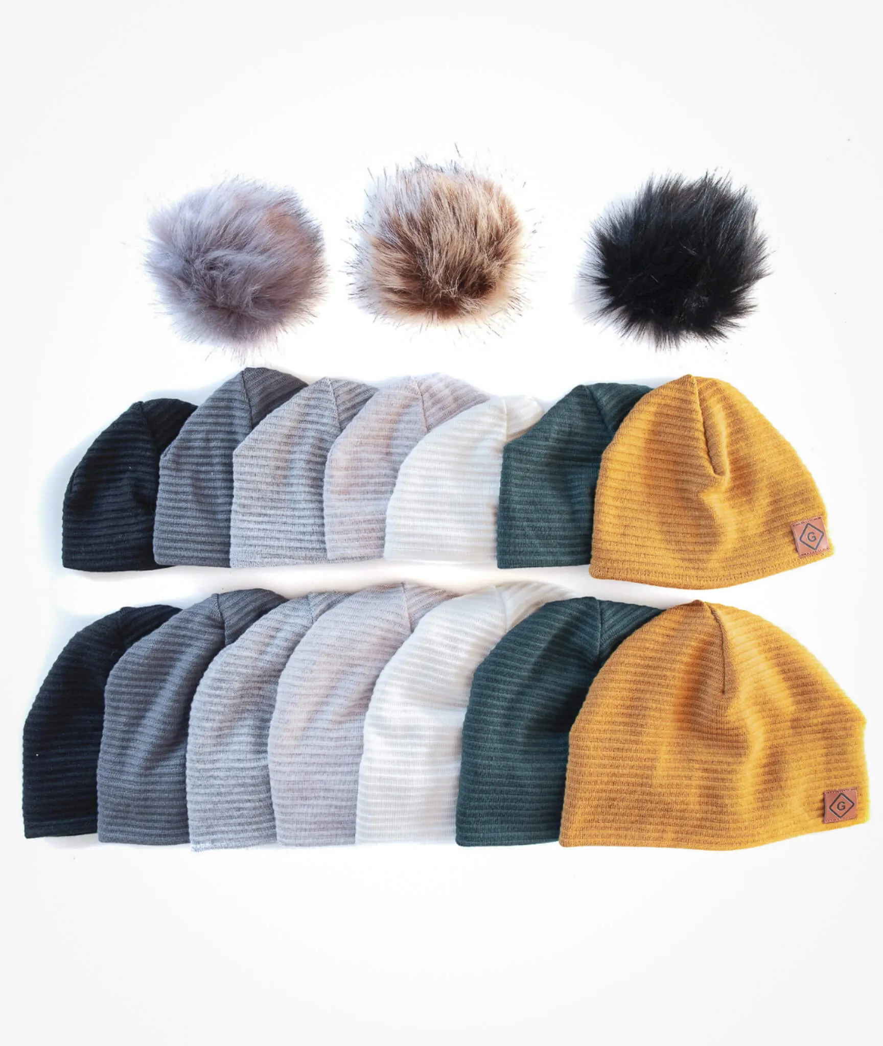 Ensemble de tuques à pompons