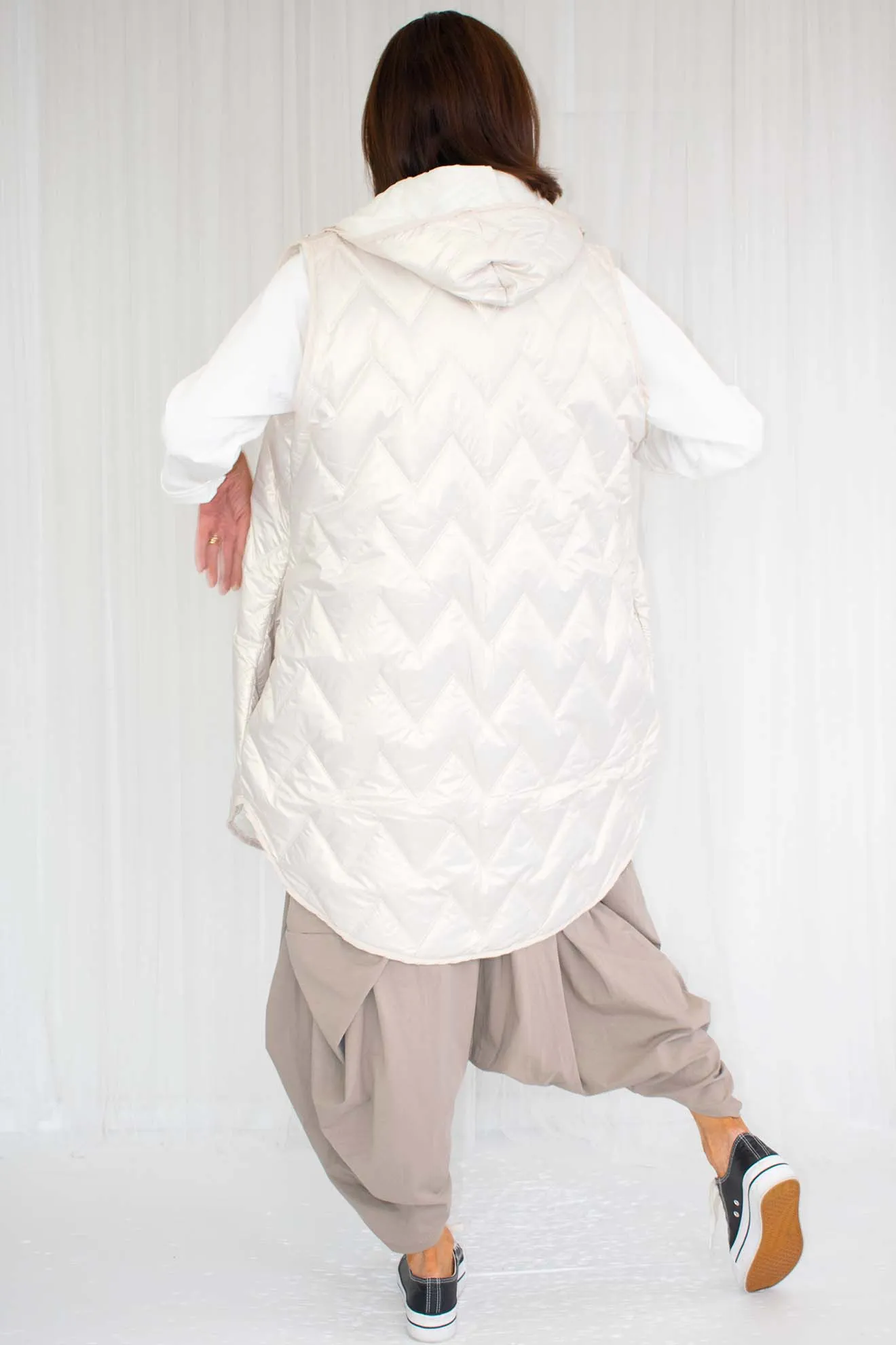 Willoughby Hooded Gilet in Iridescent Cream